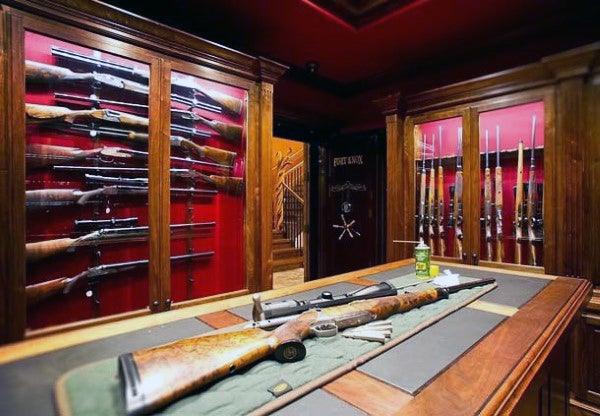 armory-room-design-with-glass-cases