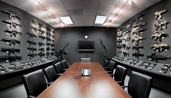 confrence-gun-room-design-with-office-table-and-chairs
