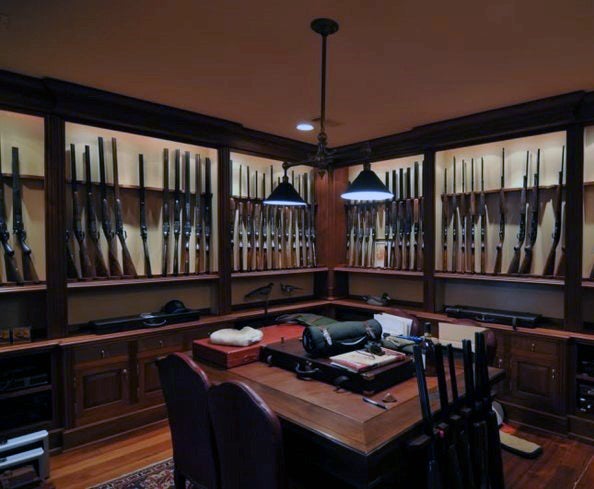 traditional-wood-gun-room-design