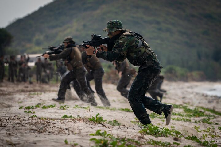 POTD Thai and US Navy SEALs in Cobra Gold Exercise The Firearm Blog