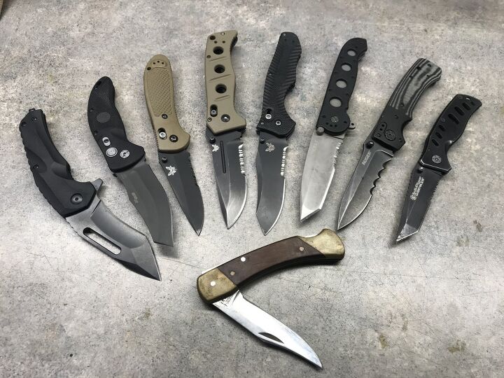 Does anyone else carry their knife on their belt? : r/EDC