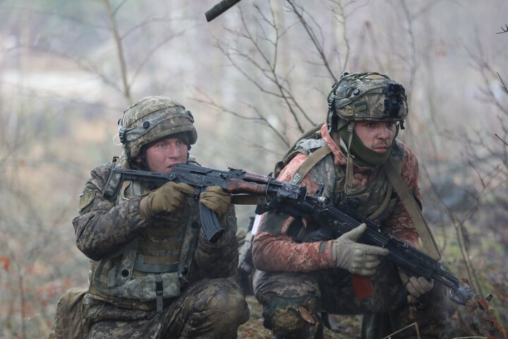 POTD: Ukrainian Soldiers in Combined Resolve XVI -The Firearm Blog