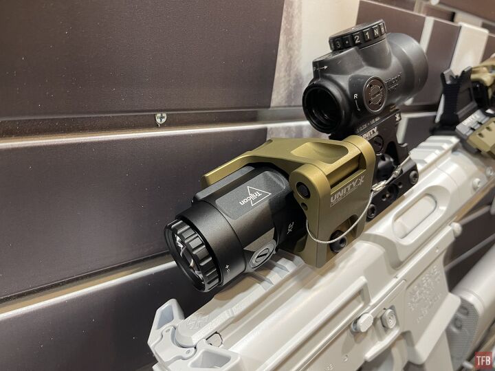 実物Unity Tactical Aimpoint Magnifier Mount「トレポン エイム