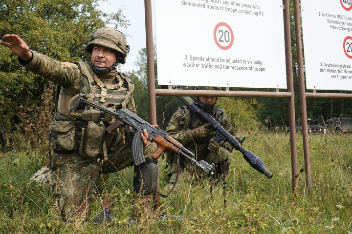 POTD: Romanian Soldier with Pușcă Automată Model 1965 -The Firearm Blog